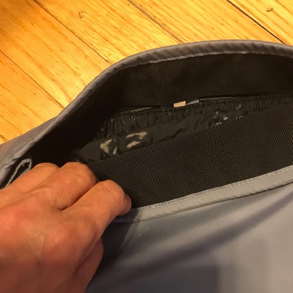 Oakley ski or snowboarding pants size L - Picture 5 of 5